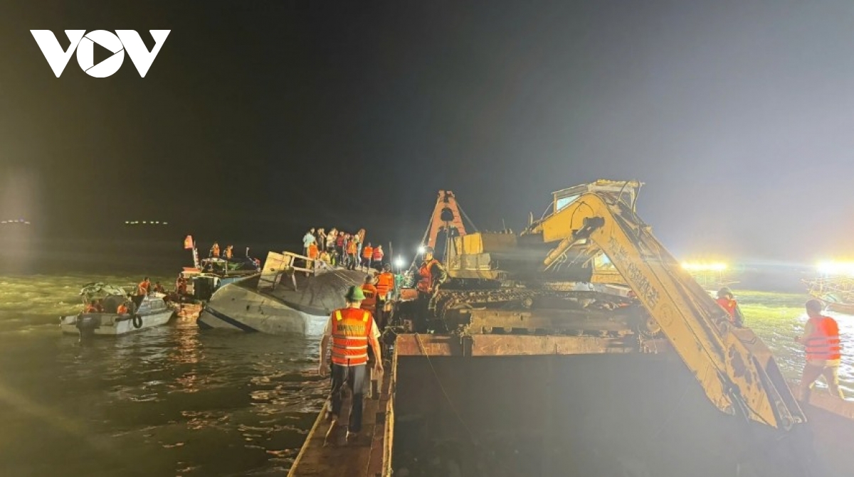 ha long boat capsizing 35 confirmed dead, 10 rescued as sunken vessel recovered picture 2