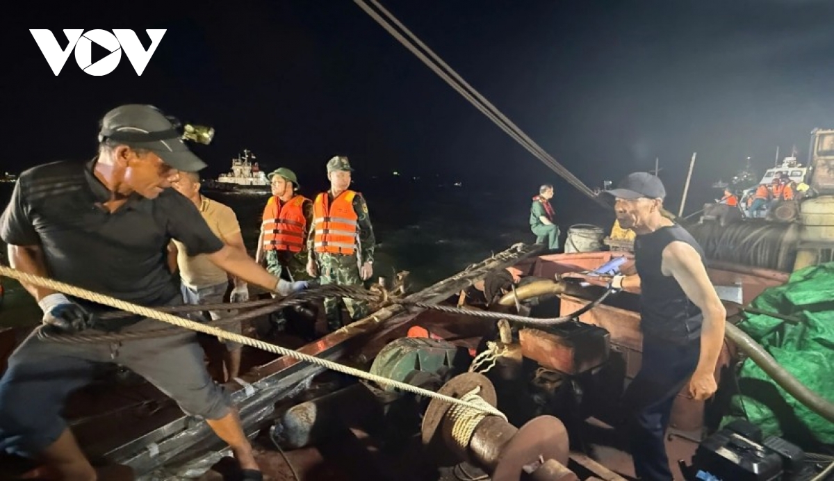 ha long boat capsizing 35 confirmed dead, 10 rescued as sunken vessel recovered picture 6