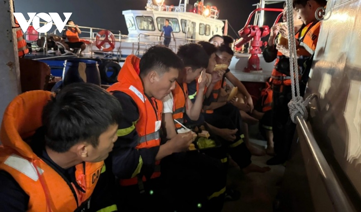 ha long boat capsizing 35 confirmed dead, 10 rescued as sunken vessel recovered picture 7
