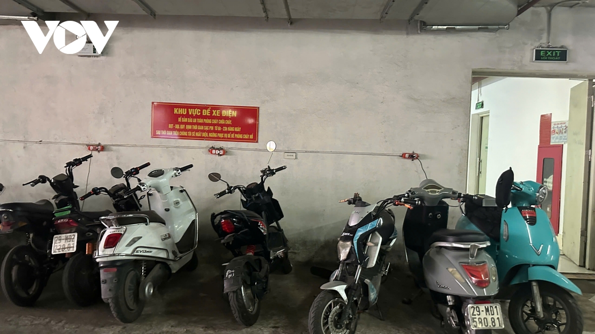 Dân khu tập thể ủng hộ chuyển sang chạy xe điện nhưng băn khoăn điều kiện hạ tầng