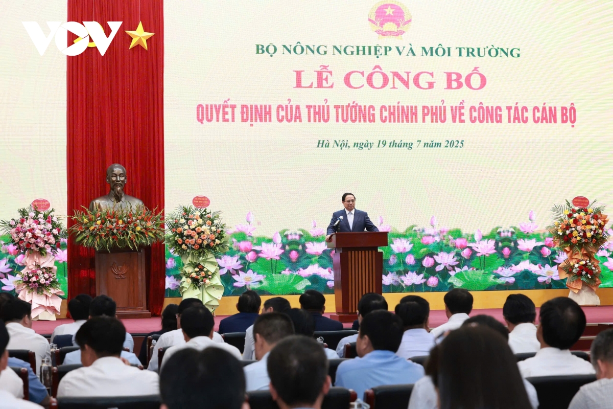 thu tuong trao quyet dinh giao quyen bo truong bo nong nghiep va moi truong hinh anh 2