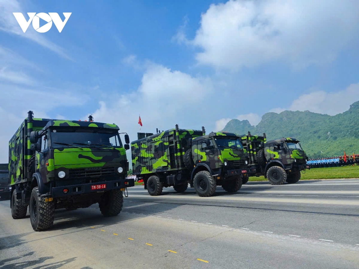dàn vũ khí, khí tài lần đầu hợp luyện cùng khối diễu binh chuẩn bị đại lễ 2 9 hình ảnh 8 dan vu khi, khi tai lan dau hop luyen cung khoi dieu binh chuan bi dai le 2 9 hinh anh 8