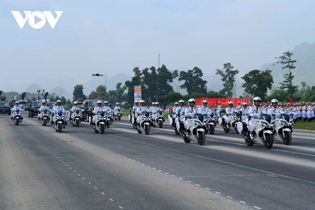 dàn vũ khí, khí tài lần đầu hợp luyện cùng khối diễu binh chuẩn bị đại lễ 2 9 hình ảnh 2 dan vu khi, khi tai lan dau hop luyen cung khoi dieu binh chuan bi dai le 2 9 hinh anh 2