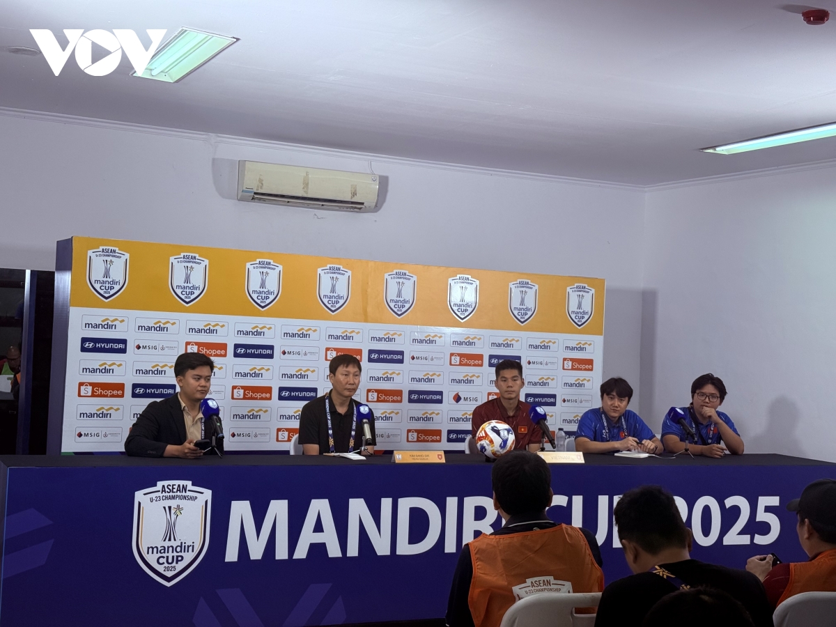 HLV Kim Sang Sik nói gì sau trận thắng đậm của U23 Việt Nam?