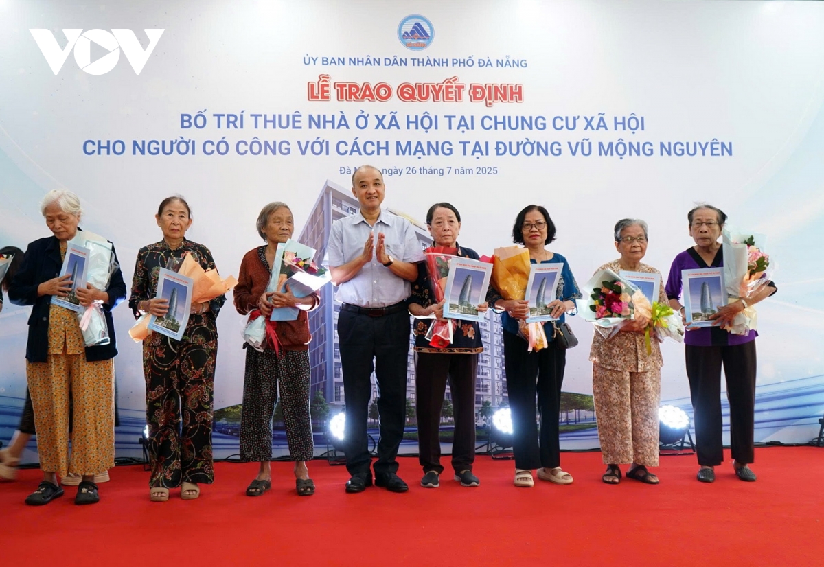 Đà Nẵng trao căn hộ cho người có công: "Không ngủ được vì rất mừng"