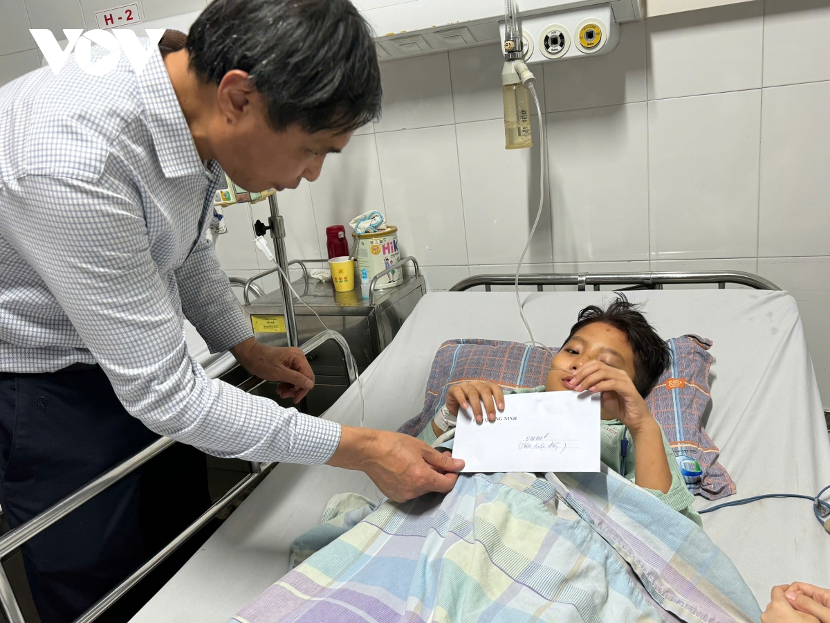 suc khoe nan nhan vu lat tau o ha long dan on dinh, nhieu nguoi da xuat vien hinh anh 1