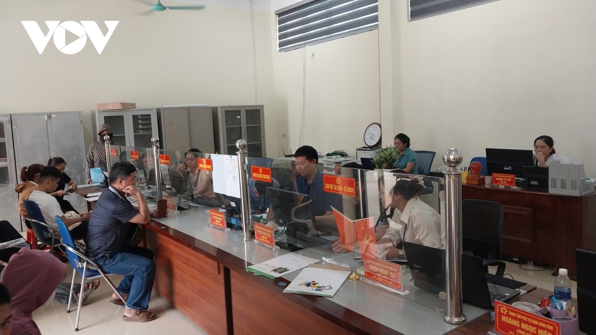 lào cai các xã mới tăng cường hướng dẫn người dân làm thủ tục hành chính hình ảnh 3 lao cai cac xa moi tang cuong huong dan nguoi dan lam thu tuc hanh chinh hinh anh 3