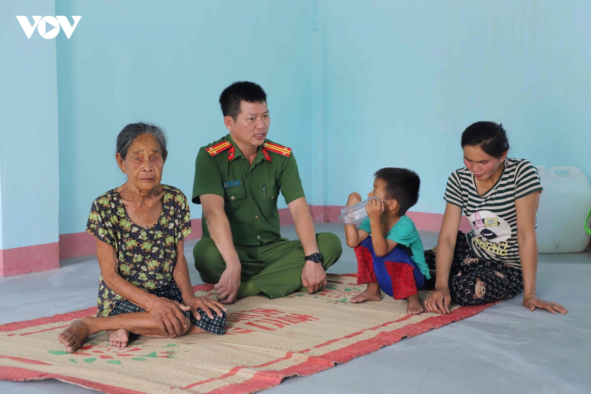 nhung nguoi chung tay xay nha tam, vai ganh trat tu an ninh hinh anh 2