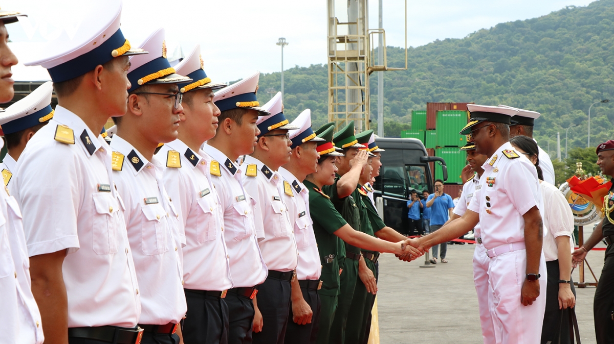 Doi tau hai quan An Do tham Da nang hinh anh 3