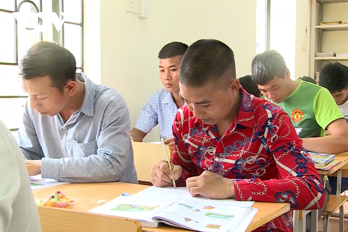 học chữ để làm lại cuộc đời hình ảnh 3 hoc chu de lam lai cuoc doi hinh anh 3