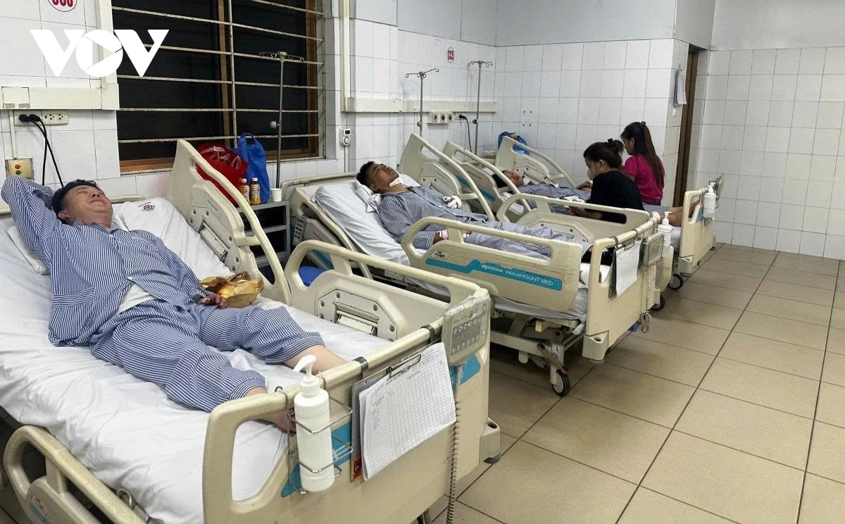 bộ y tế yêu cầu huy động tối đa lực lượng cứu chữa nạn nhân vụ lật tàu ở hạ long hình ảnh 1 bo y te yeu cau huy dong toi da luc luong cuu chua nan nhan vu lat tau o ha long hinh anh 1