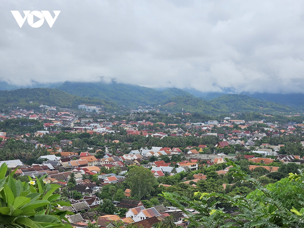 núi phousi nơi lý tưởng ngắm toàn cảnh cố đô luang prabang của lào hình ảnh 4 nui phousi noi ly tuong ngam toan canh co do luang prabang cua lao hinh anh 4