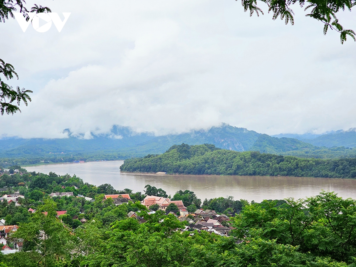núi phousi nơi lý tưởng ngắm toàn cảnh cố đô luang prabang của lào hình ảnh 6 nui phousi noi ly tuong ngam toan canh co do luang prabang cua lao hinh anh 6
