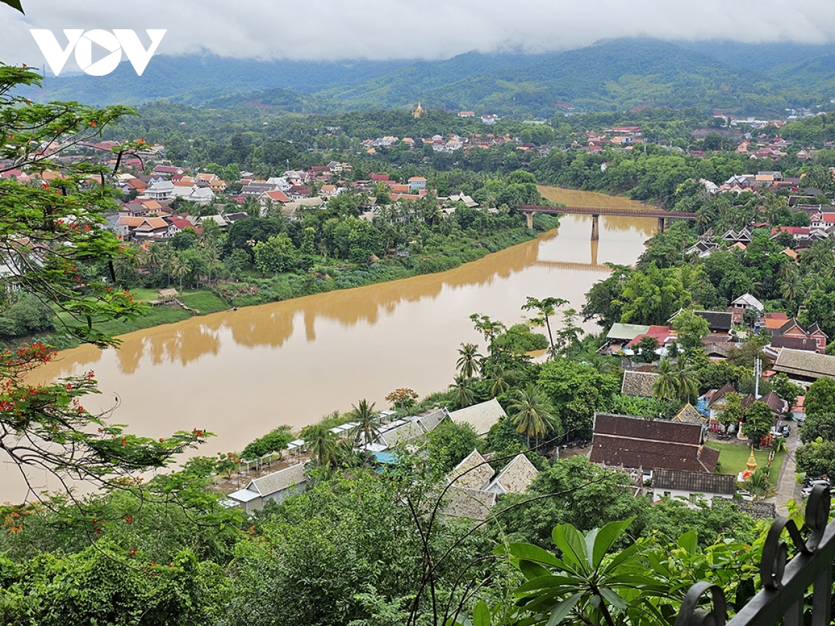 núi phousi nơi lý tưởng ngắm toàn cảnh cố đô luang prabang của lào hình ảnh 5 nui phousi noi ly tuong ngam toan canh co do luang prabang cua lao hinh anh 5