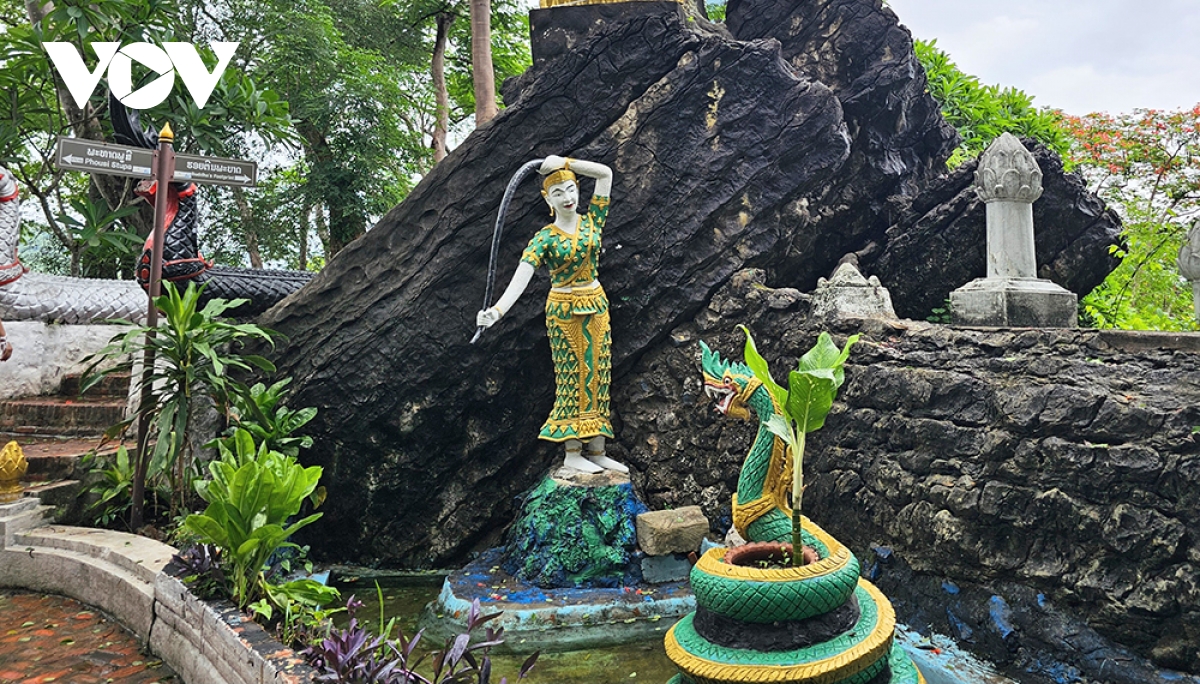 núi phousi nơi lý tưởng ngắm toàn cảnh cố đô luang prabang của lào hình ảnh 11 nui phousi noi ly tuong ngam toan canh co do luang prabang cua lao hinh anh 11