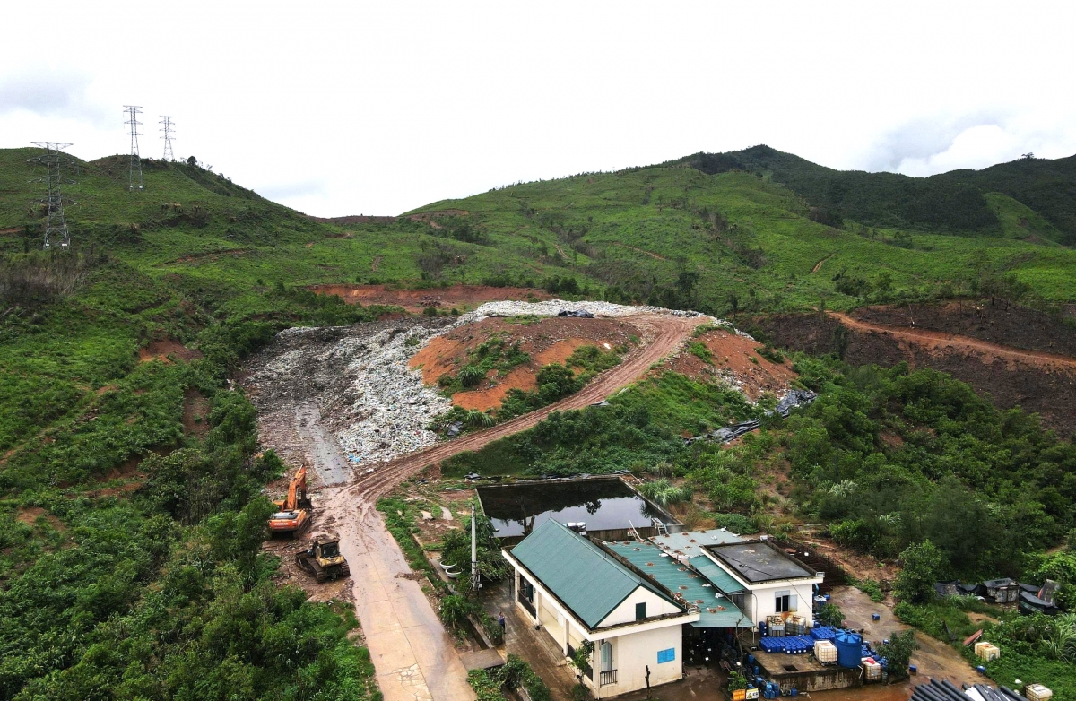 quang ninh nguoi dan buc xuc vi rac thai un u keo dai hinh anh 3