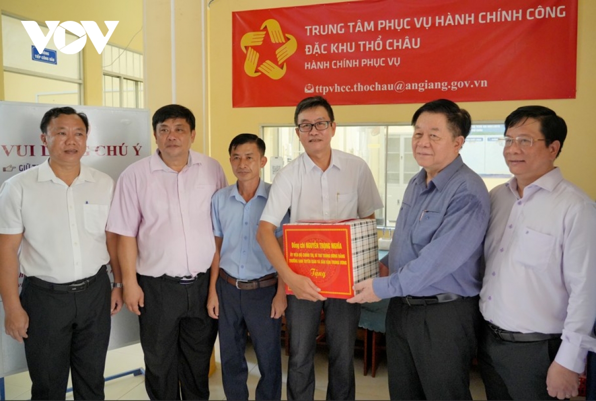 truong ban tuyen giao va dan van trung uong lam viec tai dac khu tho chau hinh anh 2
