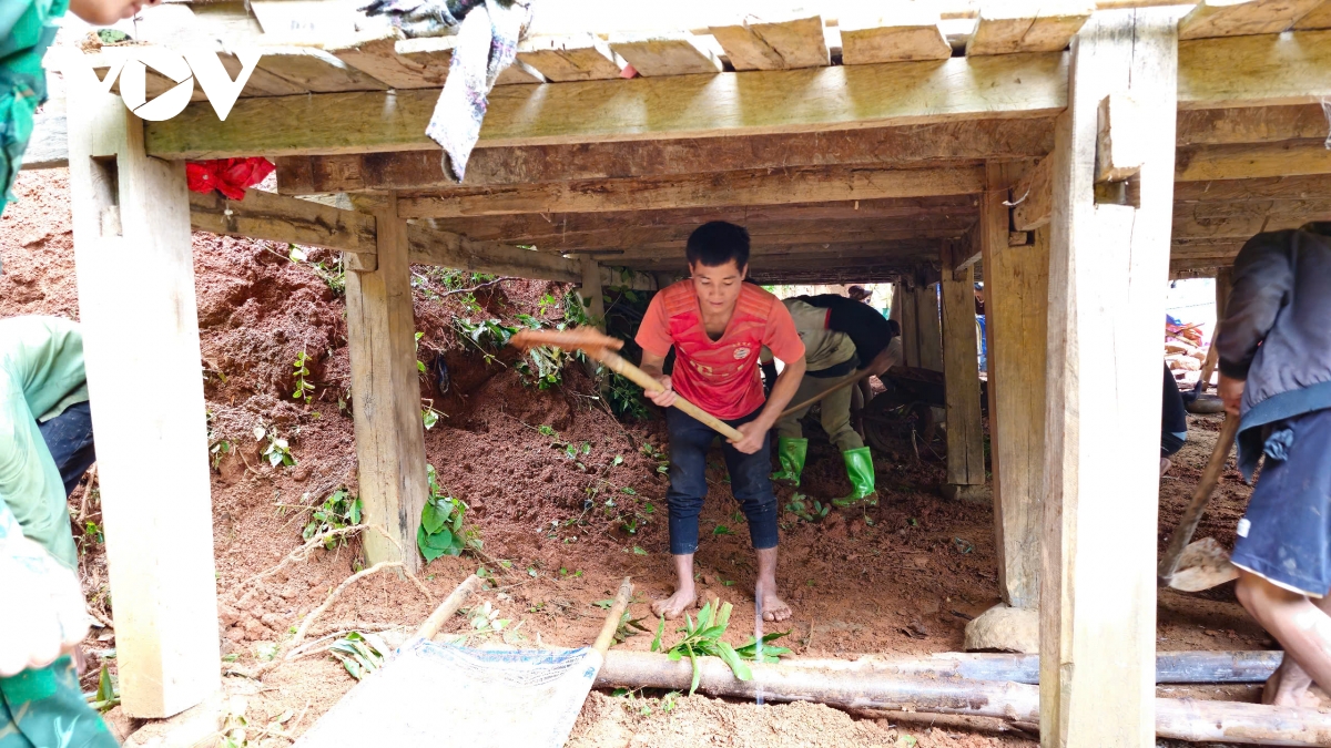 kip thoi giup dan khac phuc hau qua mua lu tai tinh mien nui bien gioi son la hinh anh 7