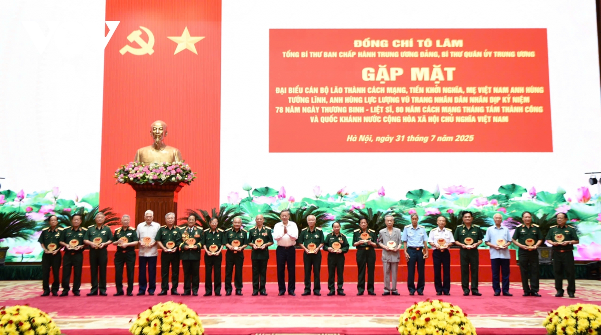 tong bi thu mai mai tri an nguoi co cong voi cach mang hinh anh 3