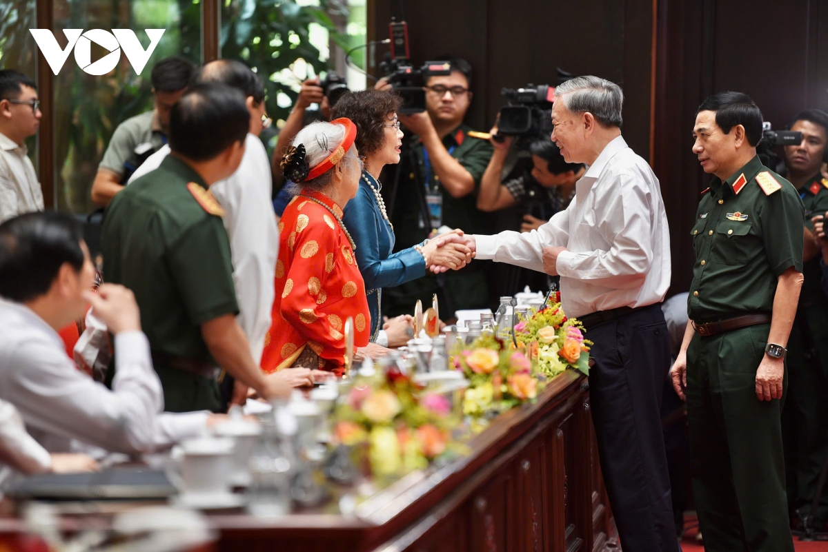 tong bi thu mai mai tri an nguoi co cong voi cach mang hinh anh 2