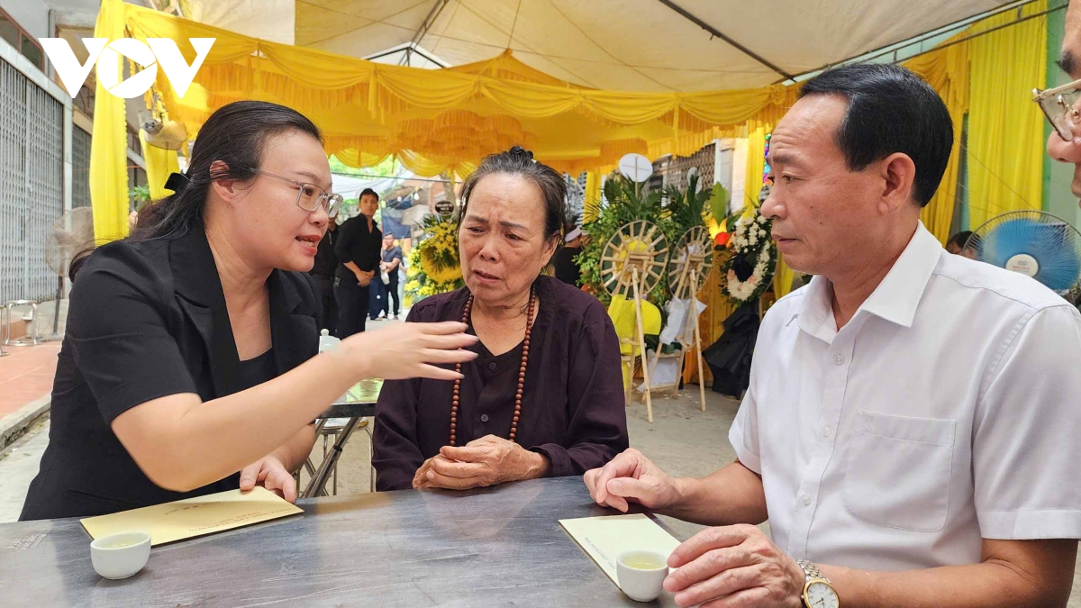 vu lat tau tren vinh ha long nghe tin nhu set danh, me nan nhan dau don tot cung hinh anh 3
