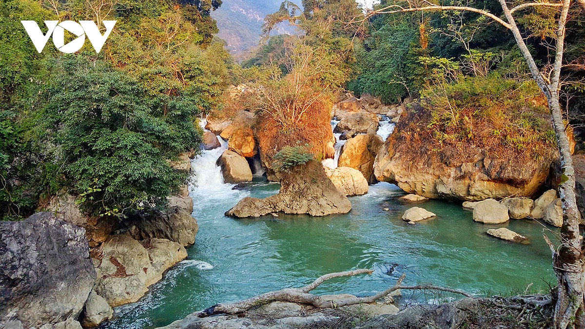 Thác Đầu Đẳng - thác nước hoang sơ nhất ở châu Á dành cho du khách