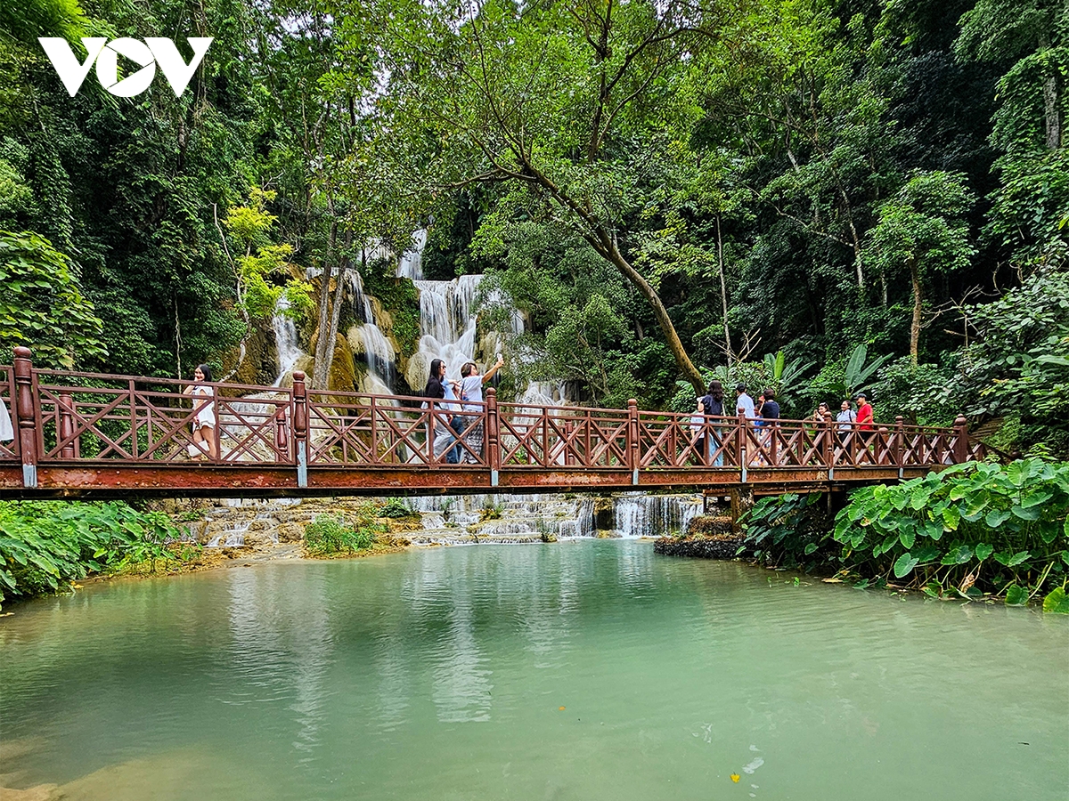 vẻ đẹp của kuang si - thác nước quyến rũ nhất ở lào hình ảnh 11 ve dep cua kuang si - thac nuoc quyen ru nhat o lao hinh anh 11