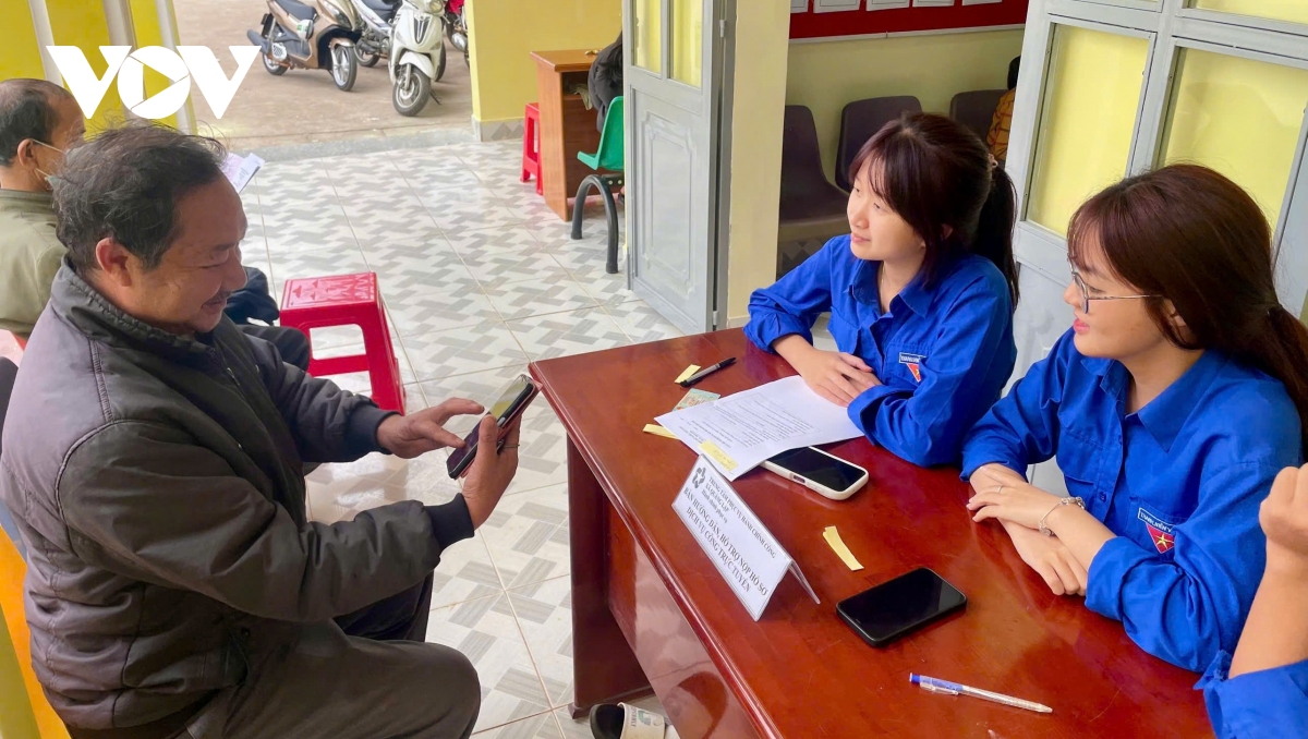 gần 1.200 đoàn viên thanh niên lâm Đồng hỗ trợ vận hành chính quyền số hình ảnh 2 gan 1.200 doan vien thanh nien lam Dong ho tro van hanh chinh quyen so hinh anh 2