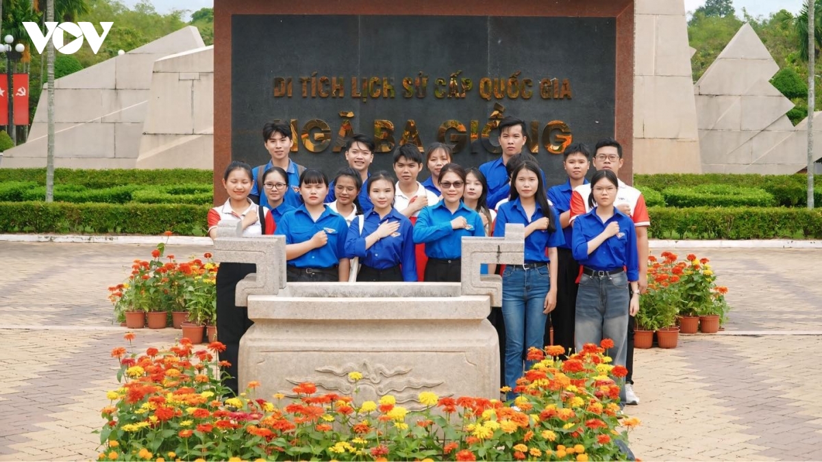 tuoi tre Dai tieng noi viet nam tri an cac thuong binh, liet si hinh anh 11