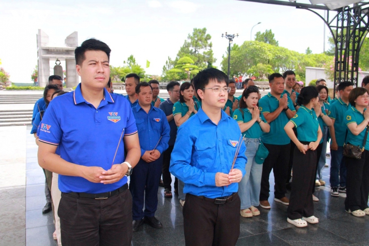tuoi tre Dai tieng noi viet nam tri an cac thuong binh, liet si hinh anh 4