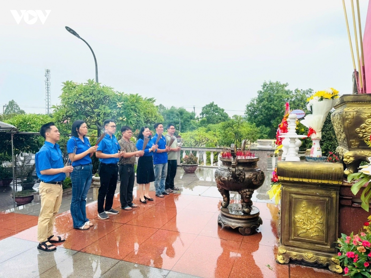 tuoi tre Dai tieng noi viet nam tri an cac thuong binh, liet si hinh anh 9