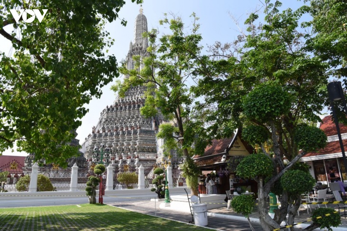 wat arun ratchawararam bieu tuong kien truc va du lich cua thai lan hinh anh 1