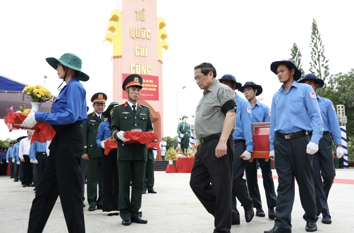 thu tuong lam het suc minh de khong mot liet si nao bi lang quen hinh anh 3