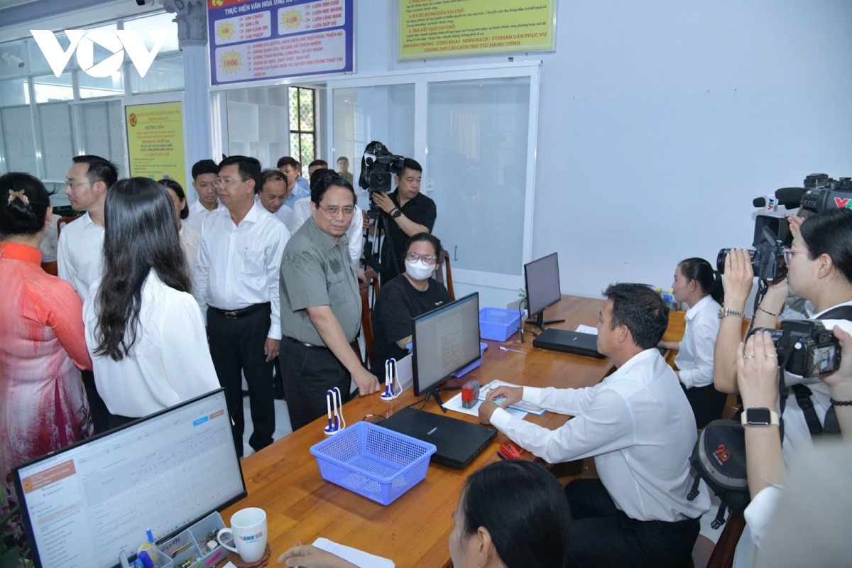 thu tuong pham minh chinh kiem tra mo hinh hanh chinh moi tai an giang, Dong thap hinh anh 2