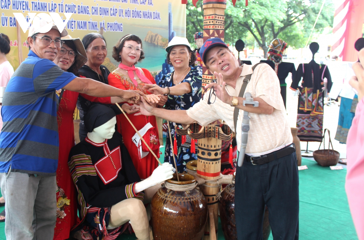 cán bộ, nhân viên tỉnh Đắk lắk mới vững bước dưới mái nhà chung hình ảnh 3 can bo, nhan vien tinh Dak lak moi vung buoc duoi mai nha chung hinh anh 3