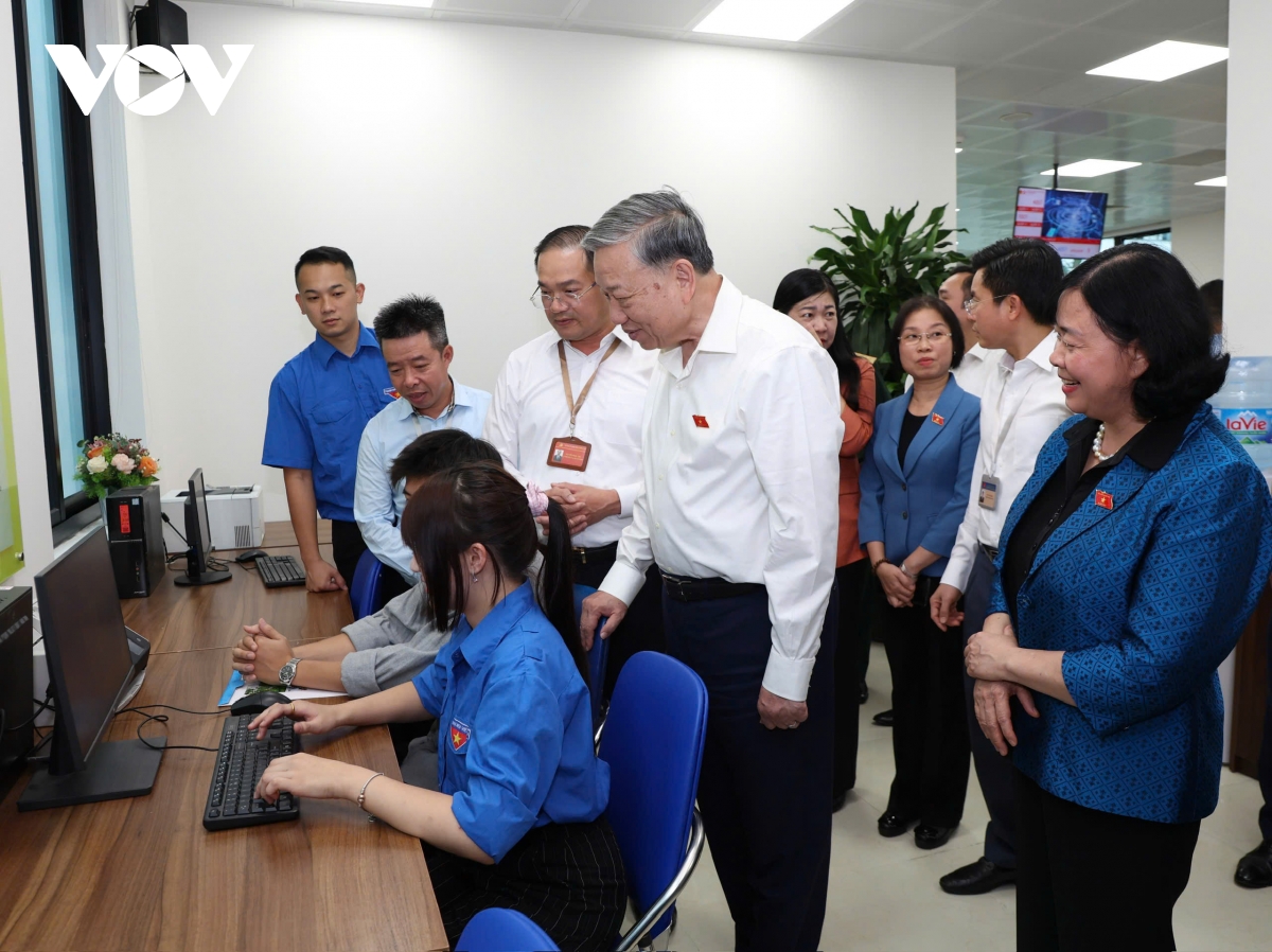Tổng Bí thư Tô Lâm kiểm tra Trung tâm hành chính công phường Đống Đa. Tổng Bí thư Tô Lâm kiểm tra Trung tâm hành chính công phường Đống Đa.