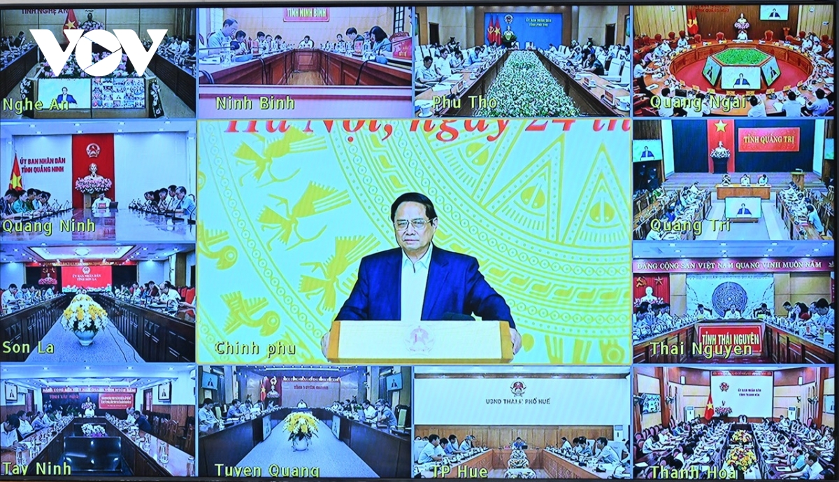 thủ tướng tìm mọi cách để tiếp cận nhanh với địa bàn chia cắt do thiên tai, bão lũ hình ảnh 3 thu tuong tim moi cach de tiep can nhanh voi dia ban chia cat do thien tai, bao lu hinh anh 3