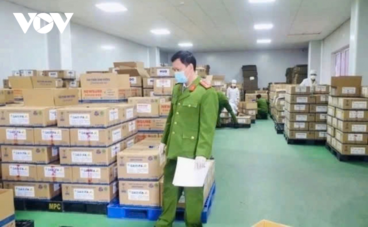 cơ quan chức năng vào cuộc chặn đứng hàng giả, hàng nhái gây rối loạn thị trường hình ảnh 2 co quan chuc nang vao cuoc chan dung hang gia, hang nhai gay roi loan thi truong hinh anh 2