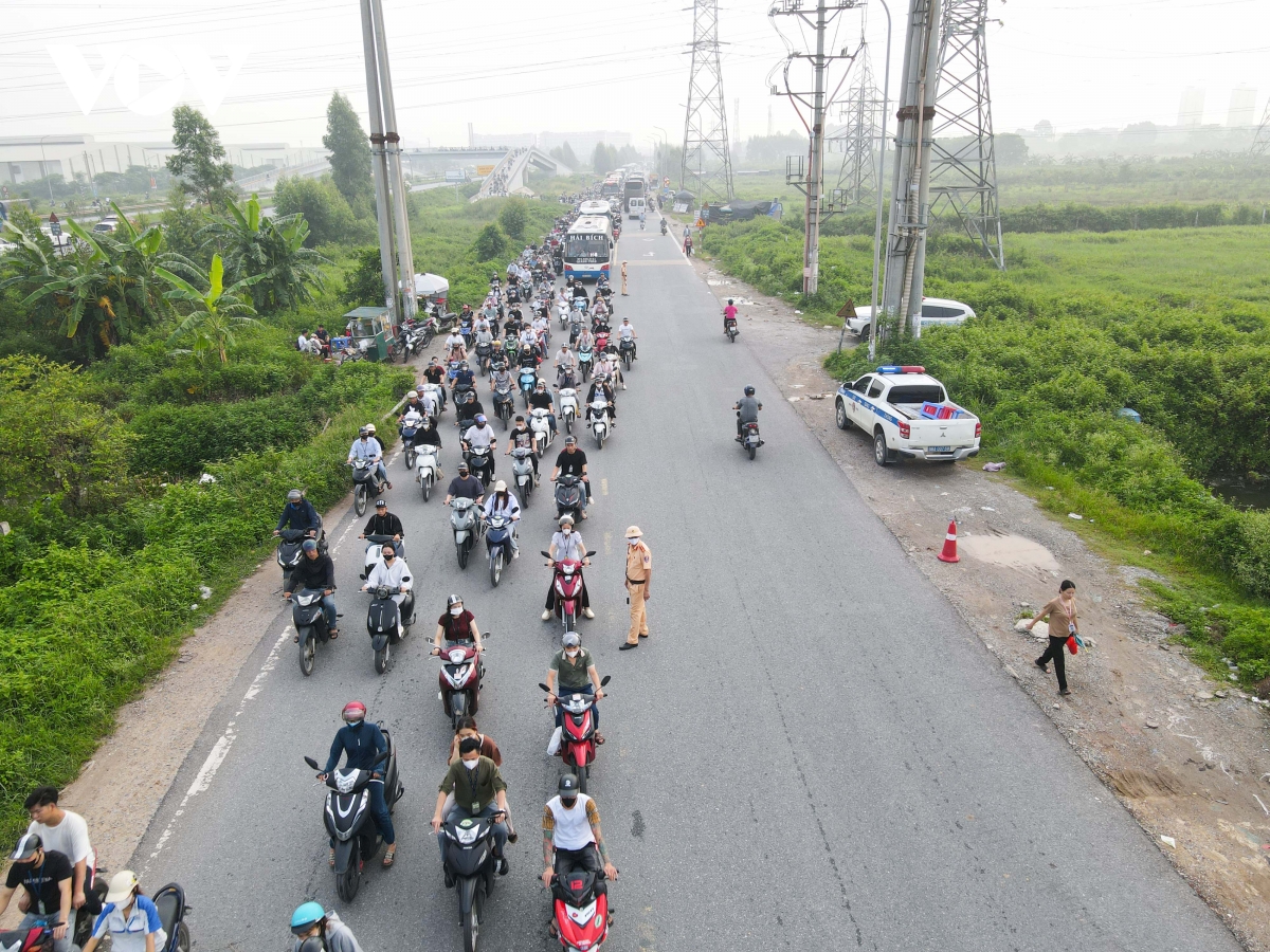 bắc ninh xử lý tình trạng ùn tắc giao thông tại đường gom qua kcn quang châu hình ảnh 1 bac ninh xu ly tinh trang un tac giao thong tai duong gom qua kcn quang chau hinh anh 1