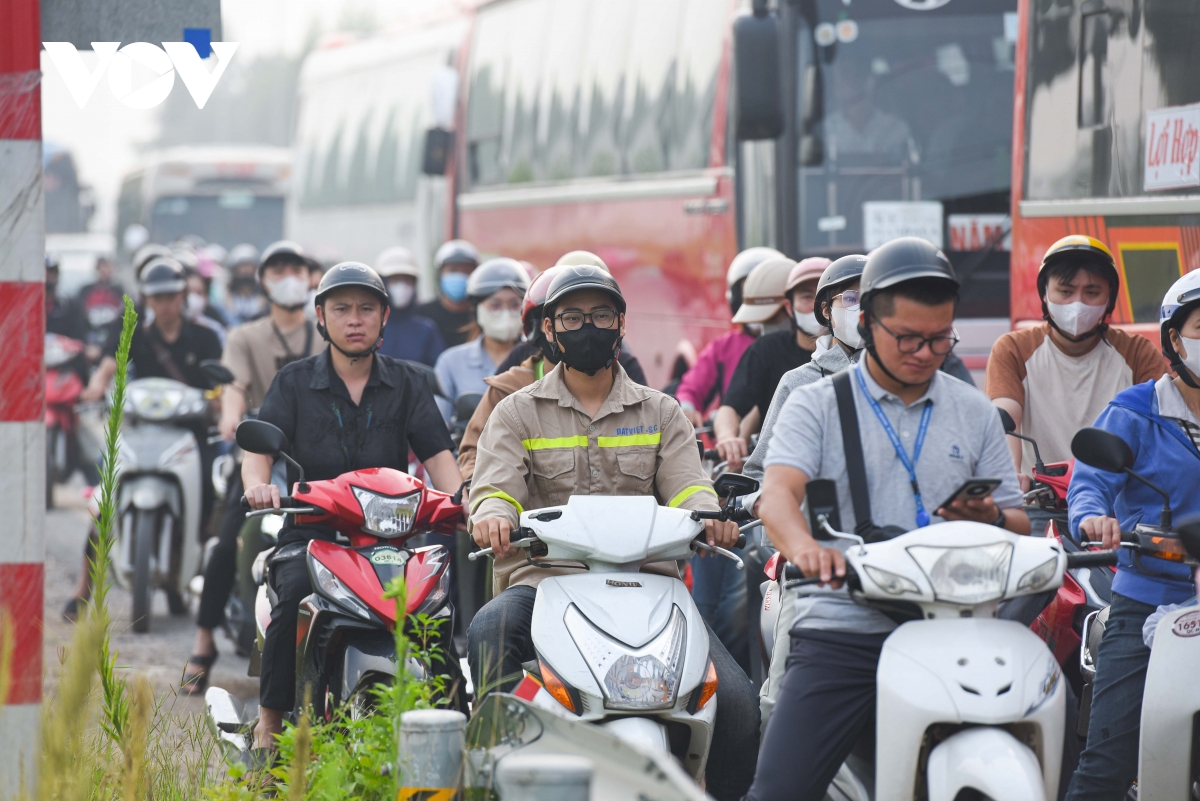 bắc ninh xử lý tình trạng ùn tắc giao thông tại đường gom qua kcn quang châu hình ảnh 5 bac ninh xu ly tinh trang un tac giao thong tai duong gom qua kcn quang chau hinh anh 5