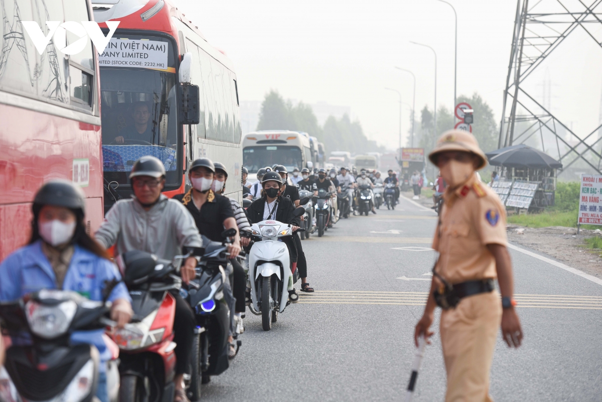 bắc ninh xử lý tình trạng ùn tắc giao thông tại đường gom qua kcn quang châu hình ảnh 7 bac ninh xu ly tinh trang un tac giao thong tai duong gom qua kcn quang chau hinh anh 7