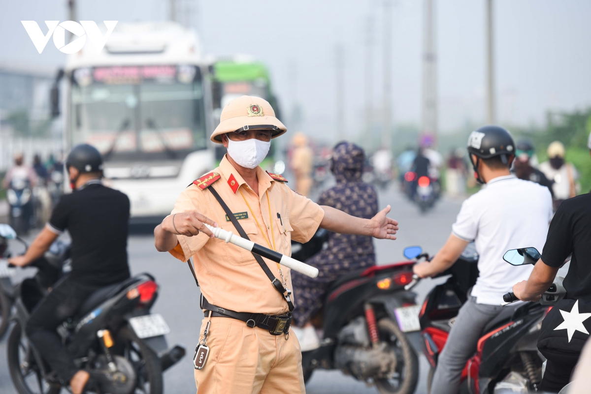 bắc ninh xử lý tình trạng ùn tắc giao thông tại đường gom qua kcn quang châu hình ảnh 8 bac ninh xu ly tinh trang un tac giao thong tai duong gom qua kcn quang chau hinh anh 8