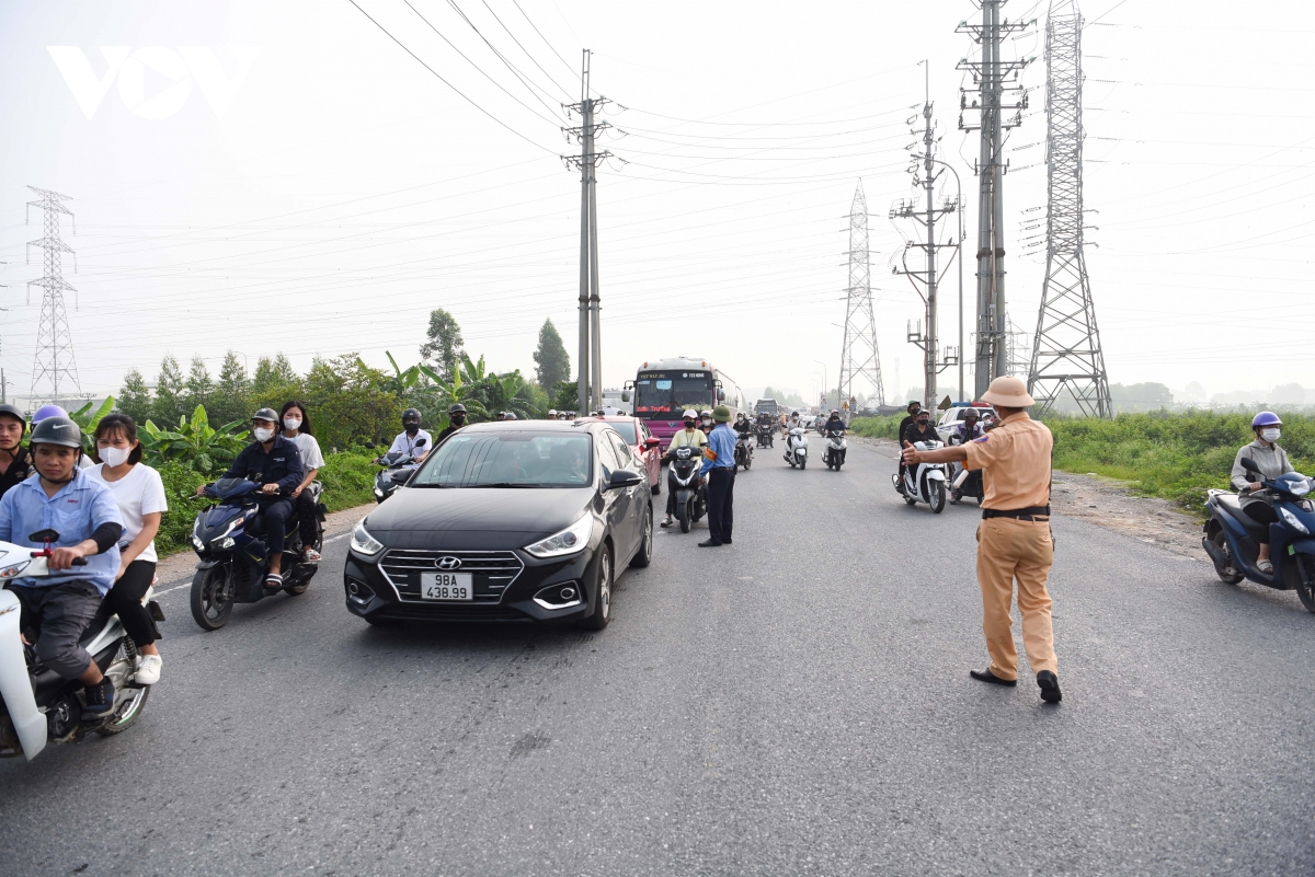 bắc ninh xử lý tình trạng ùn tắc giao thông tại đường gom qua kcn quang châu hình ảnh 9 bac ninh xu ly tinh trang un tac giao thong tai duong gom qua kcn quang chau hinh anh 9