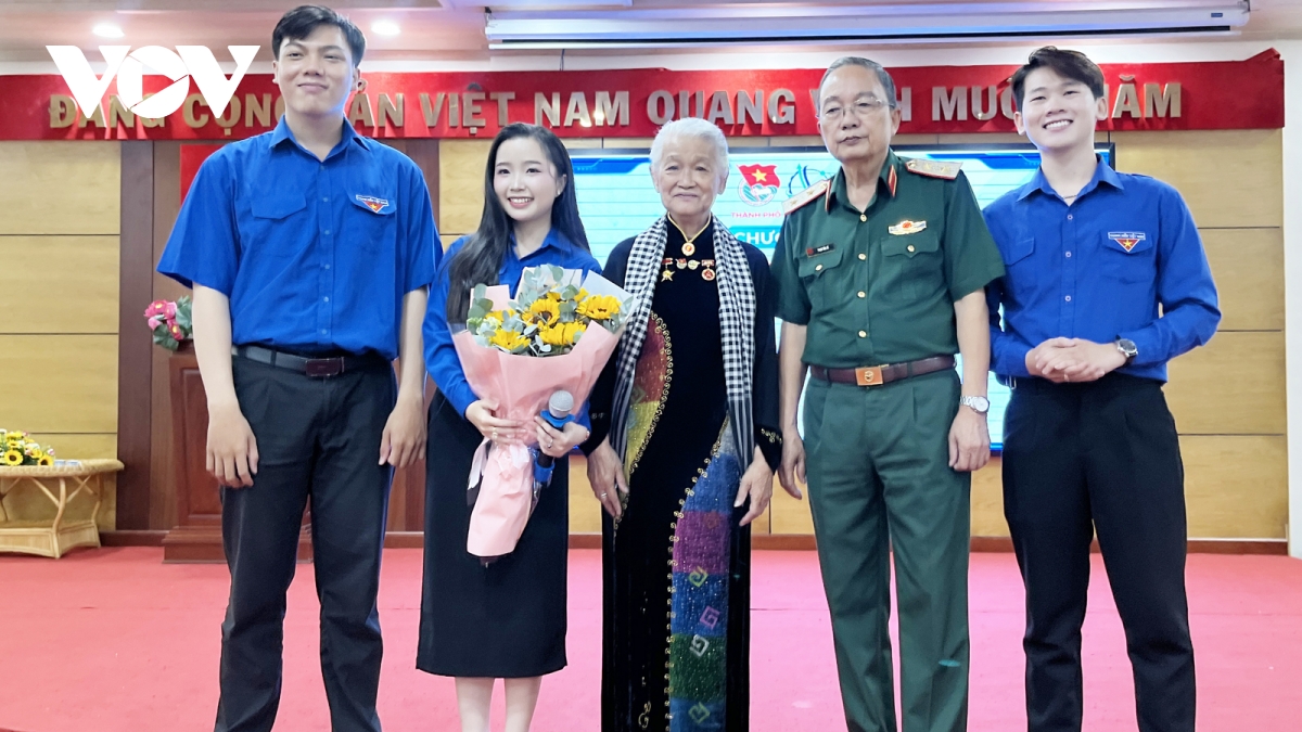 vẽ mẹ việt nam anh hùng là để tri ân hình ảnh 4 ve me viet nam anh hung la de tri an hinh anh 4