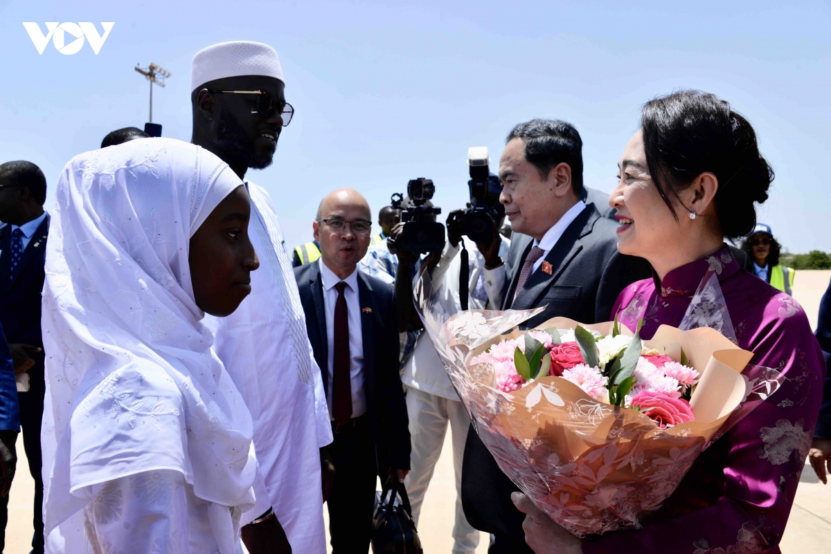 chu tich quoc hoi tran thanh man va phu nhan bat dau tham chinh thuc senegal hinh anh 3
