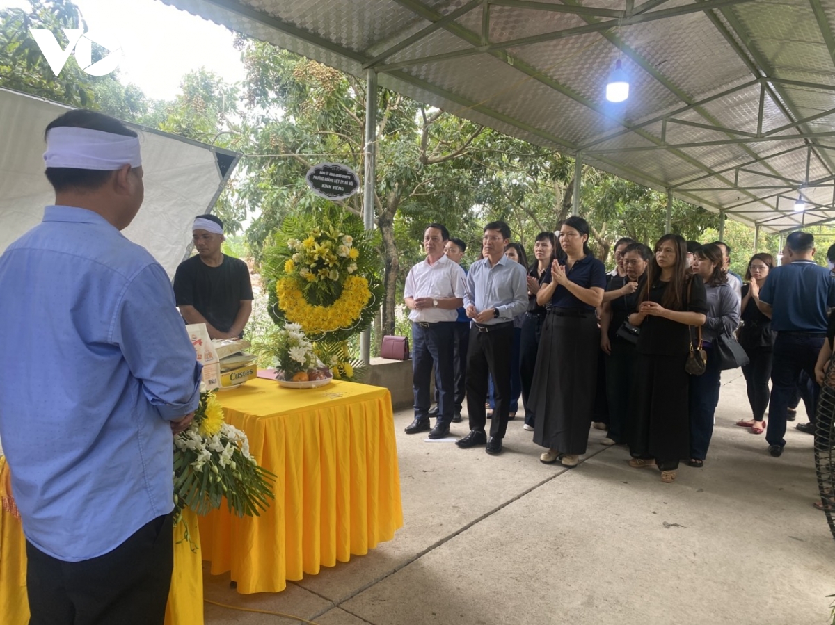 hà nội động viên, hỗ trợ gia đình nạn nhân trong vụ lật tàu trên vịnh hạ long hình ảnh 1 ha noi dong vien, ho tro gia dinh nan nhan trong vu lat tau tren vinh ha long hinh anh 1