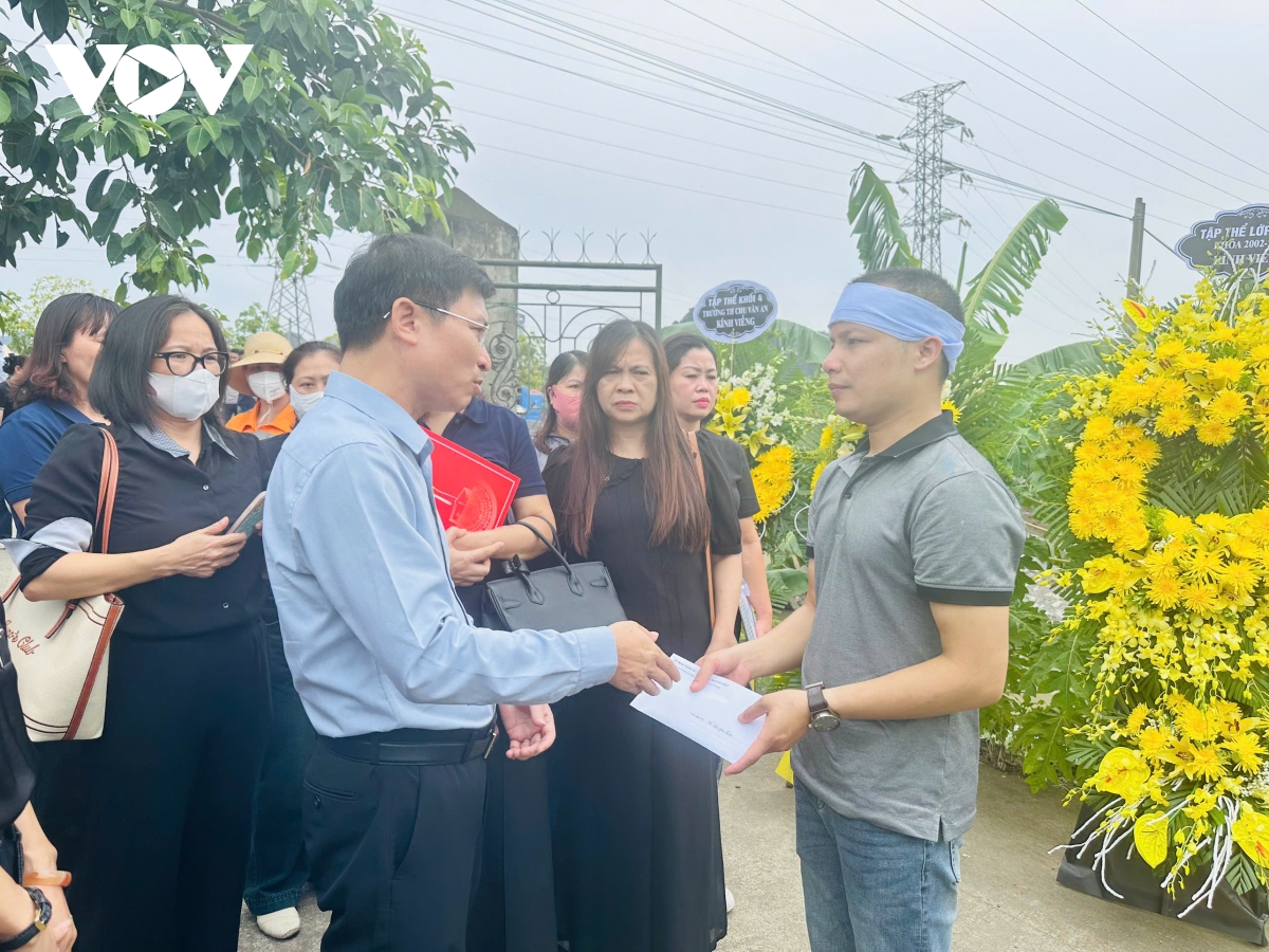 hà nội động viên, hỗ trợ gia đình nạn nhân trong vụ lật tàu trên vịnh hạ long hình ảnh 2 ha noi dong vien, ho tro gia dinh nan nhan trong vu lat tau tren vinh ha long hinh anh 2