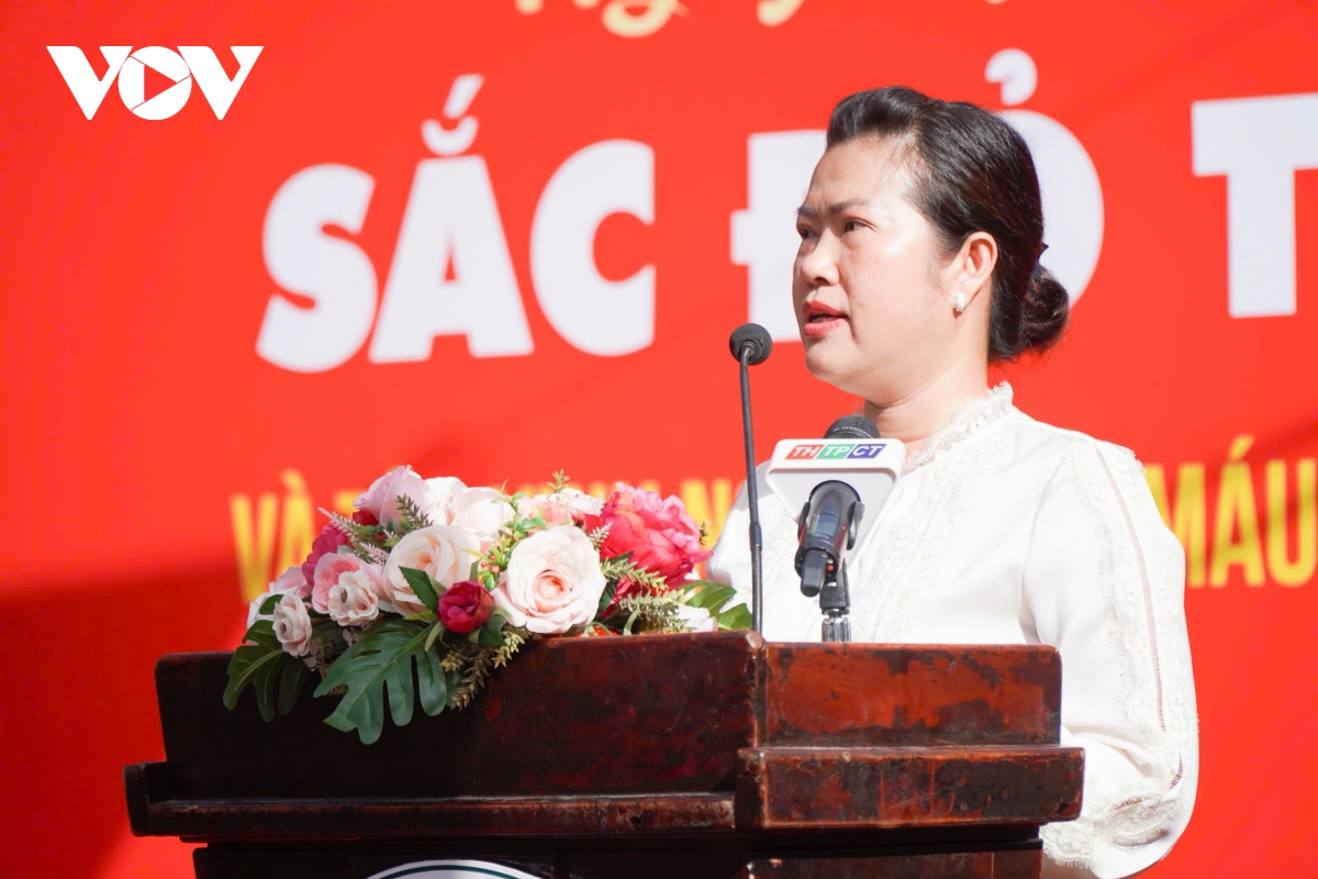 gần 1.000 người hiến máu tình nguyện trong ngày hội sắc đỏ tây Đô hình ảnh 1 gan 1.000 nguoi hien mau tinh nguyen trong ngay hoi sac do tay Do hinh anh 1