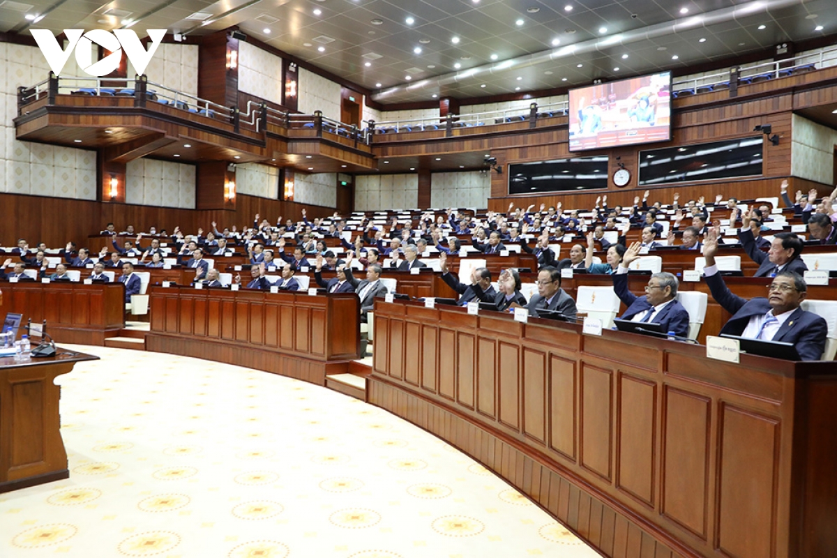 quoc hoi campuchia thong qua viec sua doi hien phap ve quoc tich hinh anh 1