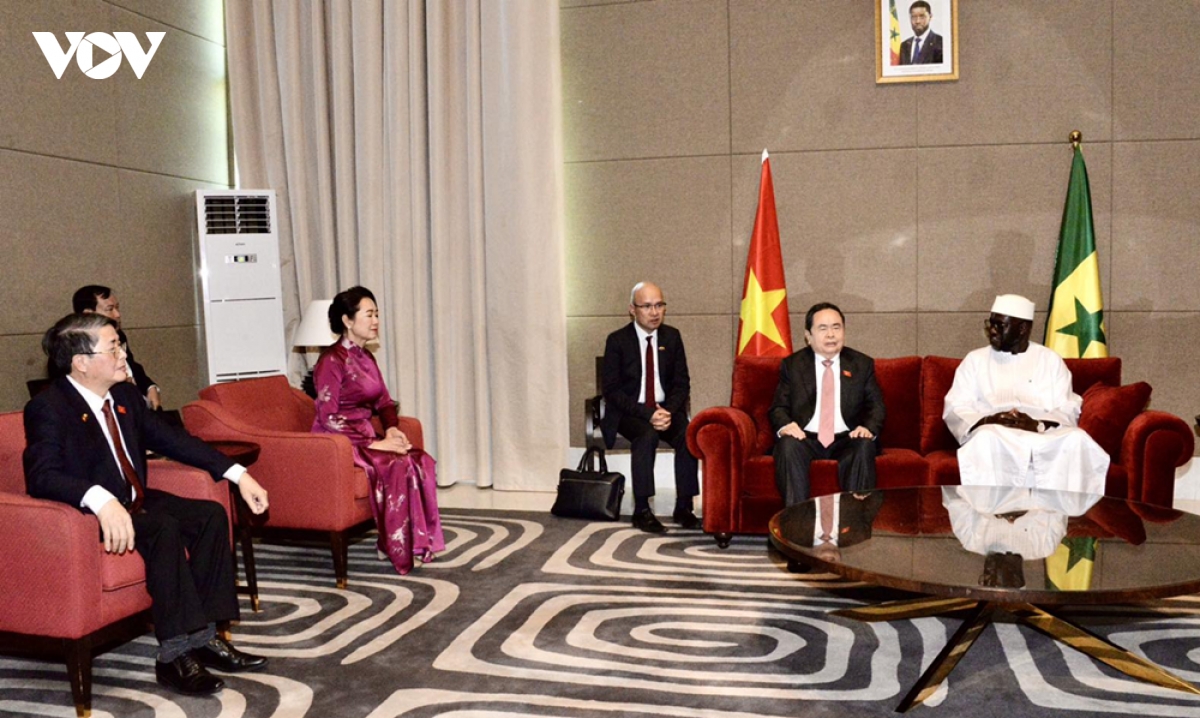 chu tich quoc hoi tran thanh man va phu nhan bat dau tham chinh thuc senegal hinh anh 5